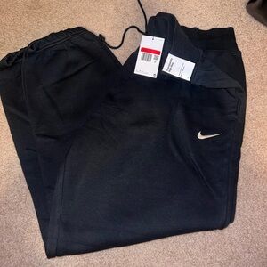 Women’s Nike oversized sweatpants joggers Brand new with tags size large